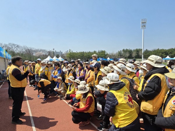 250411-1 적십자사 마라톤 봉사.jpg